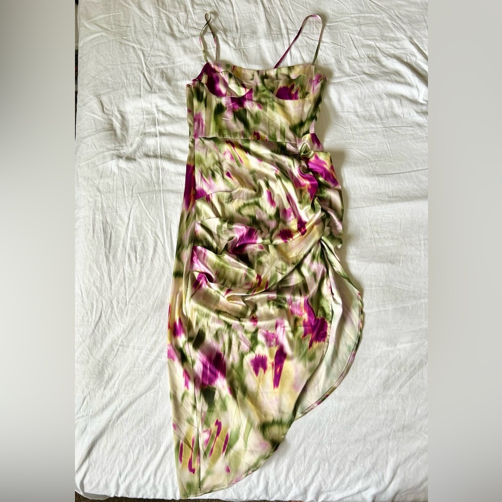 Small- asymmetrical dress - Picture 2 of 6